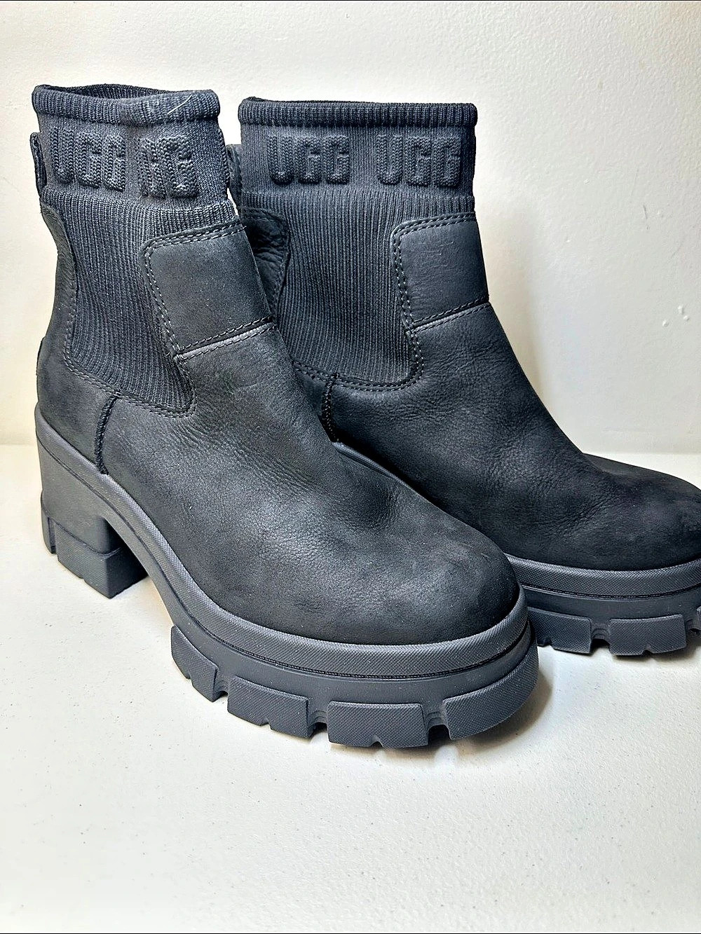 UGG Brooklyn Chelsea Platform Women's Black US 9.5 Like New